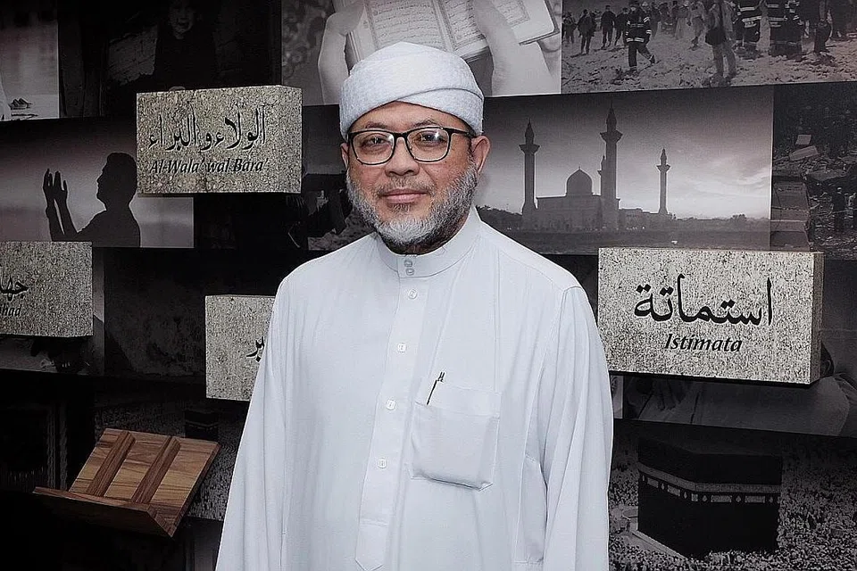 "Ulama Islam melarang perbuatan melukis potret Nabi Muhammad saw serta para Nabi yang lain bagi memelihara kedudukan dan kemuliaan mereka. Apatah lagi jika lukisan itu bertujuan untuk mempersendakan atau merendahkan martabat Nabi dan agama Islam. Maka lebih utama ia dilarang penerbitan dan penyebarannya supaya dapat mengelakkan konflik yang merugikan semua pihak." - Presiden Pergas, Ustaz Mohamad Hasbi Hassan.