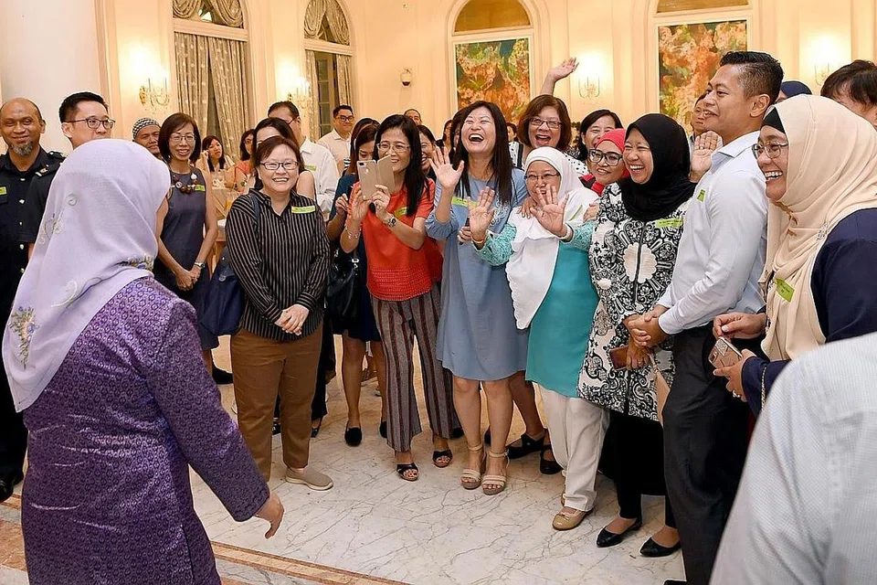 PELBAGAI BAKAT: Sektor khidmat awam akan merekrut calon daripada pelbagai latar belakang supaya tenaga kerja sektor itu boleh memberi perspektif berbeza kepada masalah dan menyumbang kemahiran berlainan untuk mencipta huraian baru. Foto diambil pada Julai 2019 semasa lebih 500 pegawai perkhidmatan awam dirai di Istana sempena Minggu Perkhidmatan Awam. - Foto fail