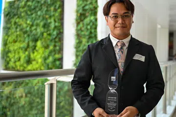 HENDAK SERIBU DAYA: Encik Muhammad Fariqiel Jannah Ghabi memanfaatkan masa untuk mengejar impian walaupun lebih tua pada kohort sekolah dan mempunyai masalah pembelajaran. 