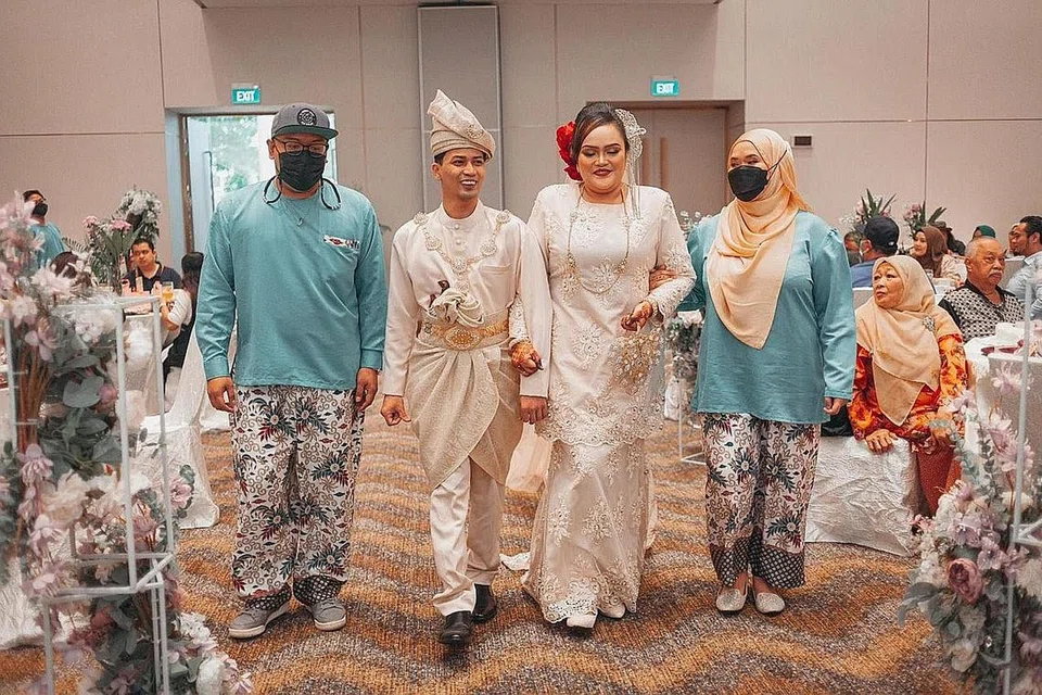 MAJLIS IDAMAN: Pasangan pengantin mengundang mereka yang rapat sahaja - 70 orang bagi pihak Cik Nor Allysa dan 30 orang dari pihak suaminya. - Foto ihsan NOR ALLYSA SAHLAN