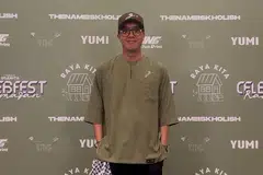 Pemilik perniagaan baju lelaki, Ghettomen Clothing, Encik Hafiz Zainal, menerima permintaan daripada pelanggan untuk membeli baki baju kurta dewasa untuk diderma.