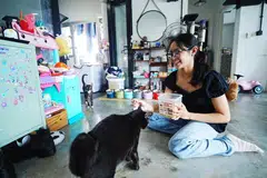 Cik Nur Danisyah Razimansah, menubuhkan Petitepurrssg, khidmat jagaan kucing di rumah, selepas melihat jurang dalam pasaran.