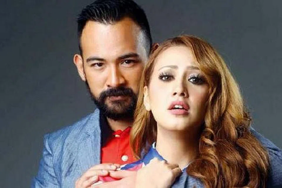 BERPAKAIAN 'NUDE': Fathia, yang digandingkan dengan Sharnaaz Ahmad dalam filem 'Darah Panas', sanggup melakukan babak ranjang kerana berpendapat filem tersebut mengandungi banyak isu kemasyarakatan. - Foto HARIAN METRO