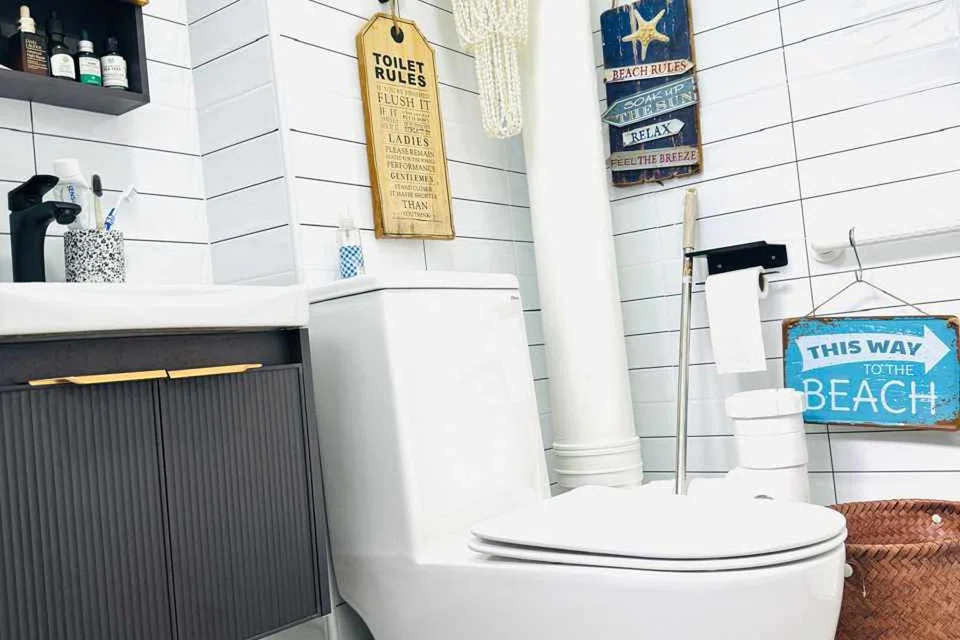 Tandas bilik tidur utama setelah Program Peningkatan Rumah (HIP) selesai.