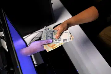 PENIPUAN MELALUI EMEL: Lebih daripada 15 laporan penipuan e-mel yang mengancam mendedahkan bahawa mangsa menonton bahan lucah diterima polis sejak September lalu. Mangsa diminta membayar tebusan, tetapi dalam bentuk Bitcoin kepada dalang. - Foto fail