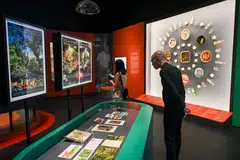 PAMERAN ‘NOW BOARDING’: Pengunjung ke Muzium Negara melihat khazanah yang diketengahkan di pameran yang berlangsung dari 27 Mei hingga 19 November 2023. 