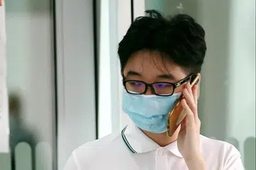 HADAPI UNDANG-UNDANG: Remaja, Ng Jia Sheng, 20 tahun, mengaku bersalah semalam kerana menggunakan kekerasan ke atas Cik Estabillo Soledad Agustin pada 2018, serta menyebabkannya luka parah dengan tindakan yang membahayakan keselamatan peribadinya.