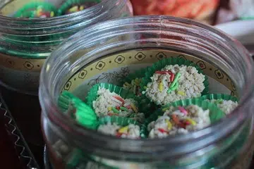 Seperti kuih berlainan acuan, keluarga campuran dihiasi individu unik yang melengkapi meja Raya