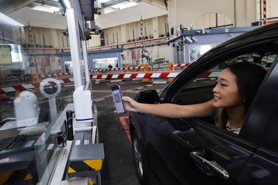 Pelancong yang memandu kereta untuk melintasi pusat pemeriksaan Woodlands dan Tuas akan dapat melepasi imigresen menggunakan kod QR mulai 19 Mac.