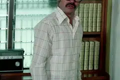 Datuk Jins Shamsuddin mampu membuat Noor Kumalasari menangis hanya dengan memandang tepat pada matanya dalam filem penuh pasang surut emosi, Menanti Hari Esok.