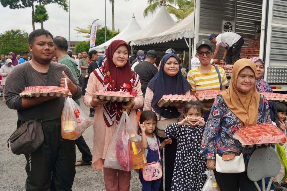 Rakyat mahukan pelaburan yang dapat membawa manfaat nyata dalam kehidupan seharian mereka terutamanya dalam meringankan beban kos sara hidup.