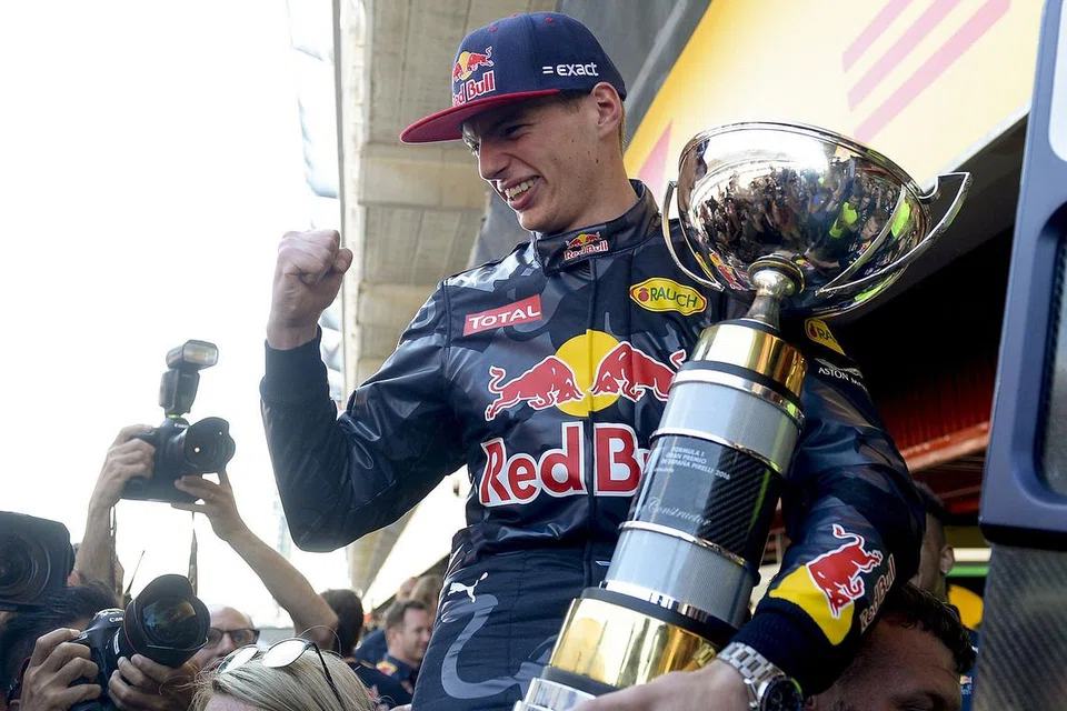 HEBAT: Begitulah pujian yang diberikan kepada remaja Belanda, Max Verstappen, 18 tahun, selepas beliau dinobatkan juara F1 dalam Grand Prix Formula Satu Sepanyol. Ketua pasukan Red Bull, Christian Horner, menyifatkan kejayaannya sebagai sukar dipercaya. - Foto AFP