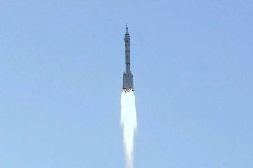 Kapal angkasa kendalian manusia China, Shenzhou-11, dilancar pada pagi Isnin (17 Okt) dari Pusat Pelancaran Satelit Jiuquan di padang pasir Gobi, China. 