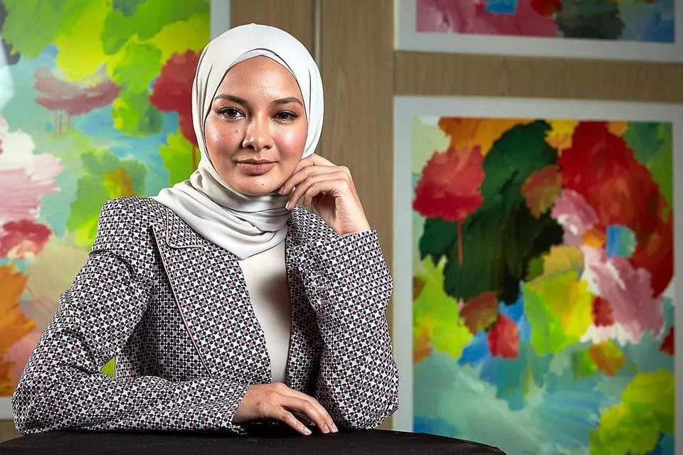 LAHIRKAN KESYUKURAN: Neelofa lega anak saudaranya kini dibenarkan pulang ke rumah setelah dikuarantin akibat Covid-19. - Foto fail