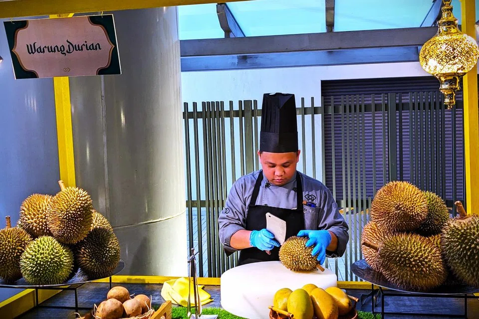 Penggemar durian boleh menikmati raja buah itu sepuas-puasnya jika memilih untuk berbuka puasa di Sofitel Kuala Lumpur.
