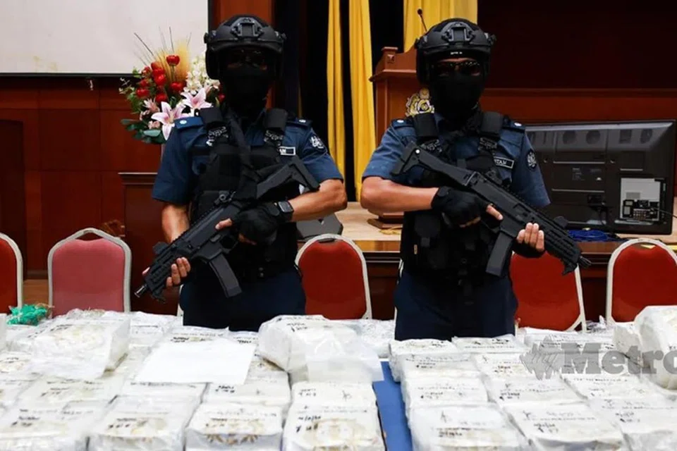 Jabatan Kastam Diraja Malaysia (JKDM) Kelantan merampas 279.04 kilogram (kg) dadah jenis syabu bernilai hampir RM9 juta di Kampung Banggol Kulim, Rantau Panjang, pada 19 Ogos lalu. 