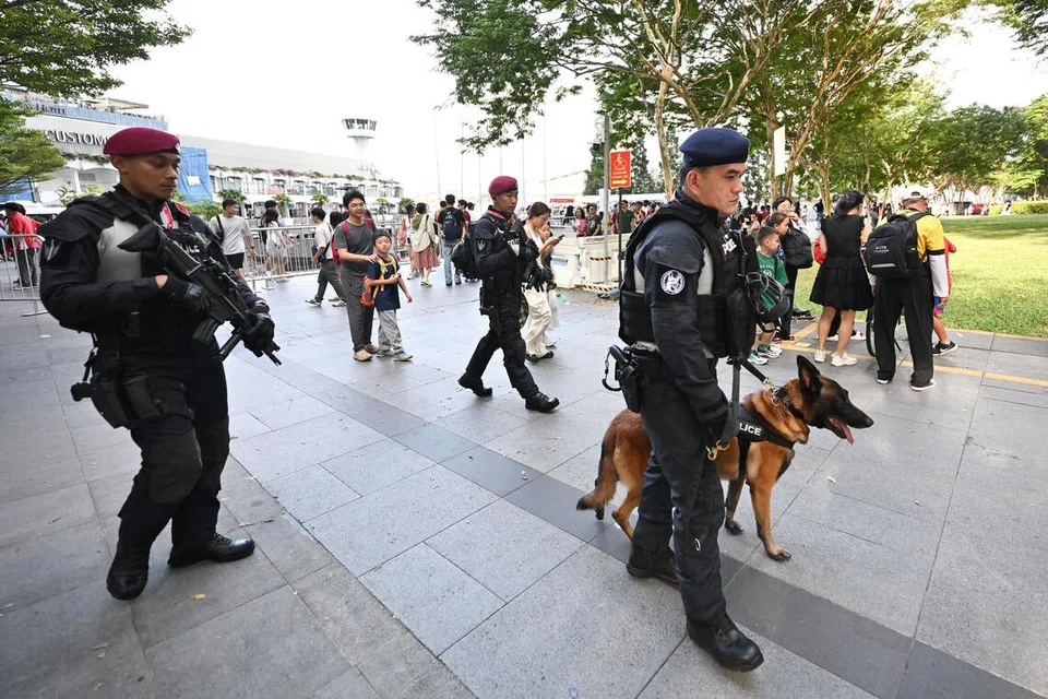 Polis meningkatkan rondaan di beberapa kawasan serata Singapura menyusuli tembakan beramai-ramai di Pantai Bondi di Sydney, Australia.