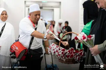 Arab Saudi menyambut ketibaan kumpulan pertama jemaah haji bagi 1446 Hijrah di Lapangan Terbang Antarabangsa King Abdulaziz di Jeddah, lapor Agensi Berita Saudi (SPA).