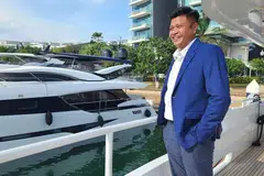 PASARAN BOT MEWAH: Encik Suhaimi Badri kini menerajui pasukan Asia Marine Yacht Services di Singapura yang menawarkan khidmat jual beli bot mewah.