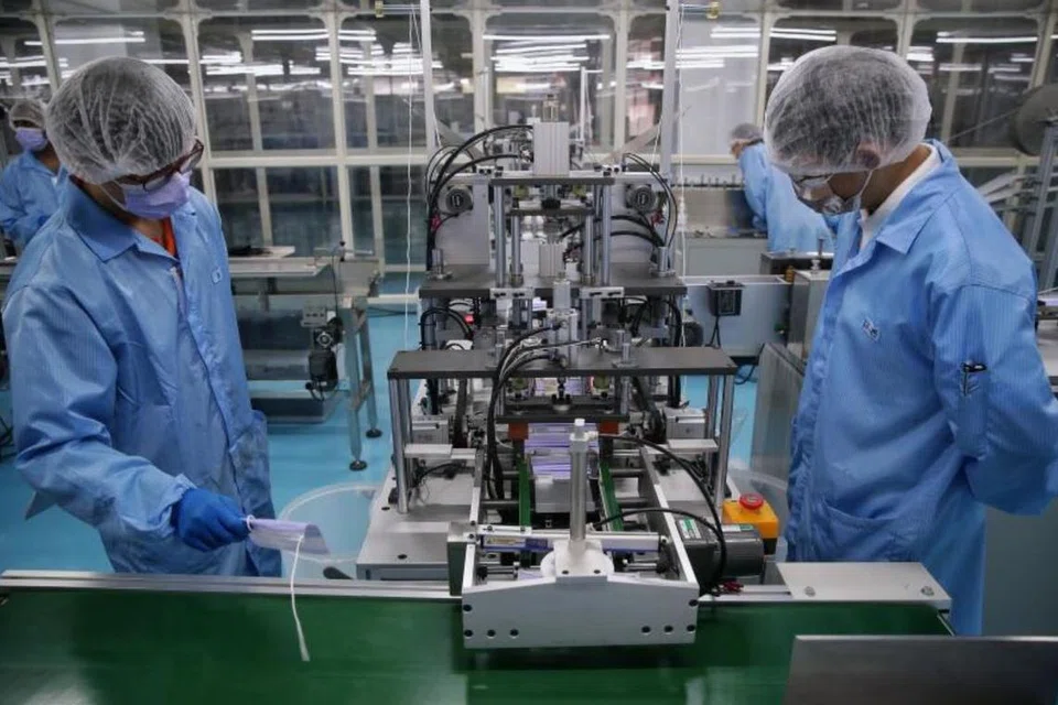 KURANG CERGAS: Keluaran kilang jatuh 6.9 peratus pada April iaitu lebih teruk daripada jangkaan berbanding tempoh sama tahun lalu. 