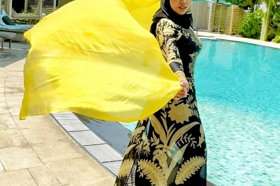 Selain aktif dalam advokasi belia berisiko dan keluarga berpendapatan rendah, ibu dua anak ini juga gemar bermain piano semasa masa lapangnya.