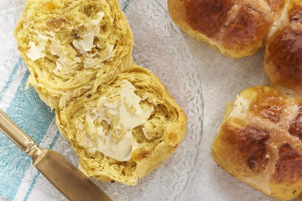 ‘Saffron Hot Cross Buns’ antara pilihan roti yang tersedia. 