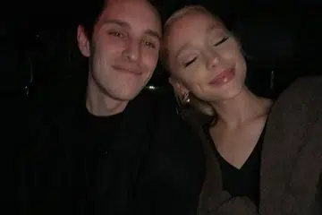 PUTUS SUDAH KASIH SAYANG: Ariana Grande dan Dalton Gomez dikatakan sudah menamatkan perkahwinan dua tahun mereka kerana kesibukan Grande membuatnya sukar meluangkan masa dengan Dalton.