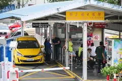 Ramai penumpang masih tidak mengetahui tentang kadar tambang yang telah disemak semula, dengan sesetengah daripada mereka menyatakan rasa tidak percaya atas kenaikan tersebut.
