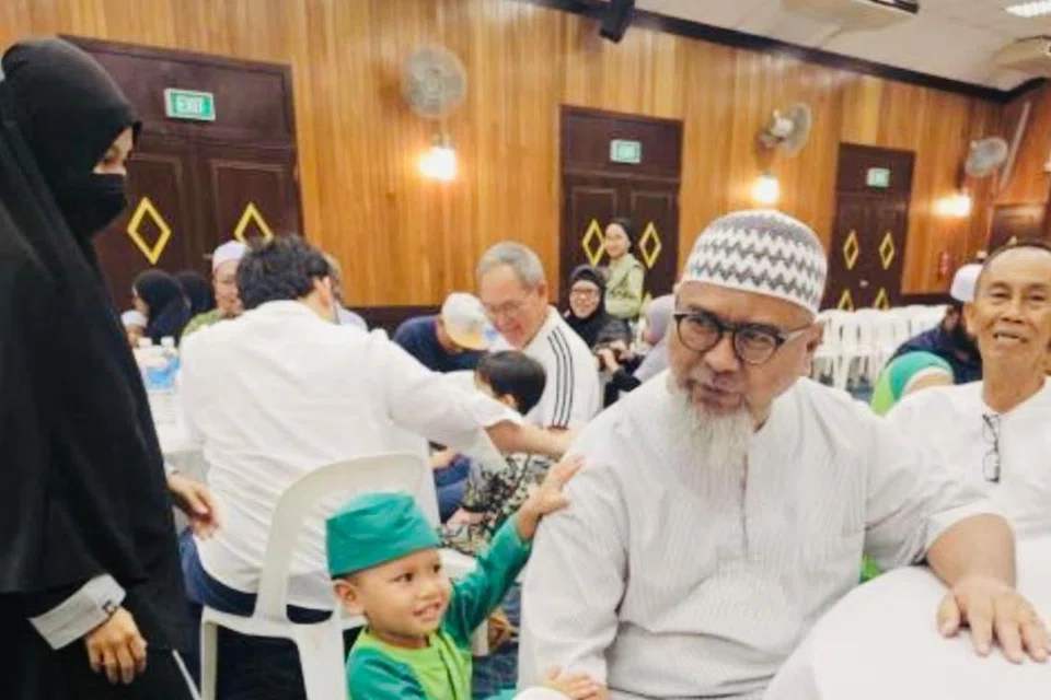 Datuk, nenek turut memainkan peranan besar dalam mengasuh kanak-kanak daripada peringkat prasekolah dan seterusnya.