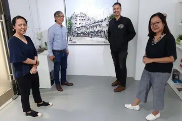 KEKAL RELEVAN: Anggota Apad (dari kiri) Cik Fajrina Razak, Encik Jeffrey Wandly, Encik Nhawfal Juma'at dan Cik Masturah Shaari ingin tarik lebih ramai pengkarya Melayu menyertai persatuan itu. - Foto BH oleh PUAD IBRAHIM