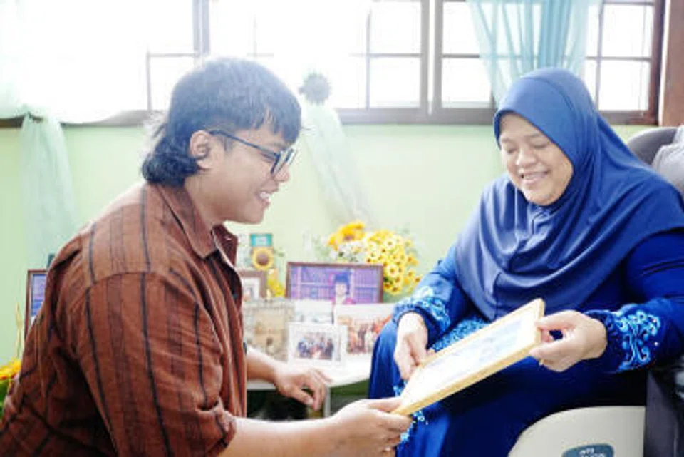 Ibu Encik Mamfizam, Cik Mariam Misawang , 63 tahun sering memanggil anaknya itu ‘Professor’ sejak kecil.