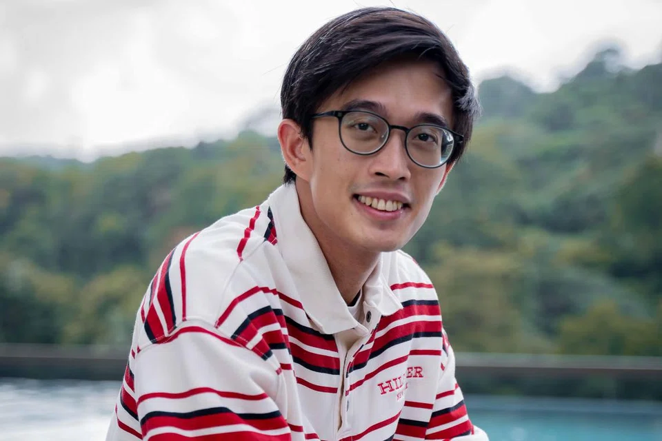Ahmad Ubaidillah Mohamed Khair, 27 tahun, mengimbangi masa antara pekerjaannya sebagai penganalisis penyelidikan sepenuh masa di Pusat Penyelidikan Hal Ehwal Islam dan Melayu (Rima) dengan minatnya dalam menulis.