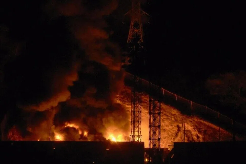 Kebakaran tercetus di Fuerte Tiuna, kompleks ketenteraan terbesar Venezuela, susulan beberapa letupan di Caracas pada 3 Januari.