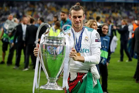 KERJAYA MENAKJUBKAN: Gareth Bale merai kejayaannya memenangi Liga Juara-Juara bersama Real Madrid, yang mengalahkan Liverpool pada final 2018. Pemain antarabangsa Wales ini menjuarai pertandingan itu lima kali bersama Real. - FOTO REUTERS