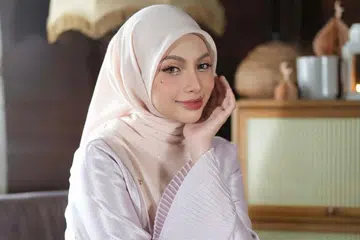 syasya rizal, kumpulan Dolla