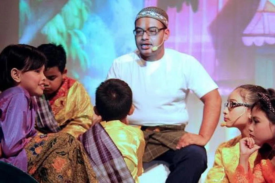 TERAP KEYAKINAN DIRI: Latihan lakonan seperti ini menerapkan keyakinan diri, disiplin diri dan pembangunan perwatakan si cilik. - Foto VARIASI PERFORMING ARTS