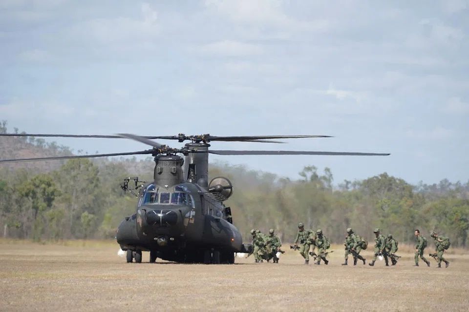 PERTAHANAN UDARA: Pesawat CH-47F RSAF yang dinaiki Encik Zaqy Mohamad.