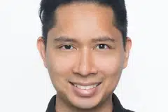 Encik Qashrul Hidafi Mohamed Noor (atas)