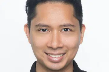 Encik Qashrul Hidafi Mohamed Noor (atas)