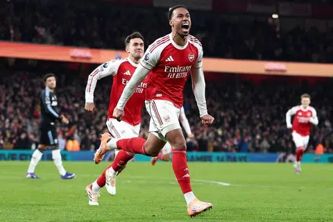bola sepak, Arsenal, Gabriel Magalhaes, menentang Aston Villa, Liga Perdana England, 4-1