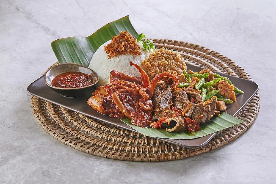 Set Nasi Sambal Goreng,  hjh MAIMUNAH 