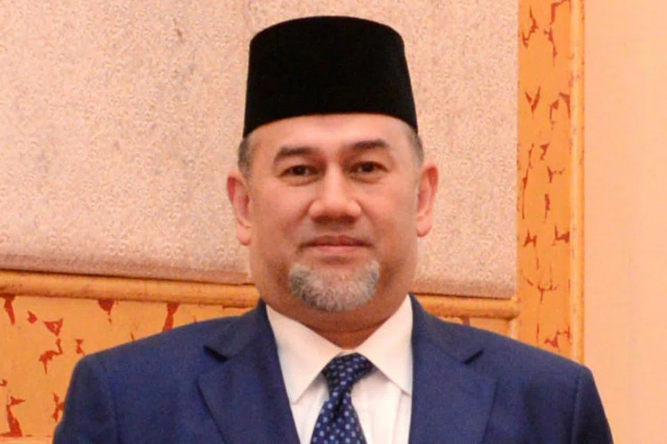 YANG DI-PERTUAN AGONG: Sultan Muhammad V