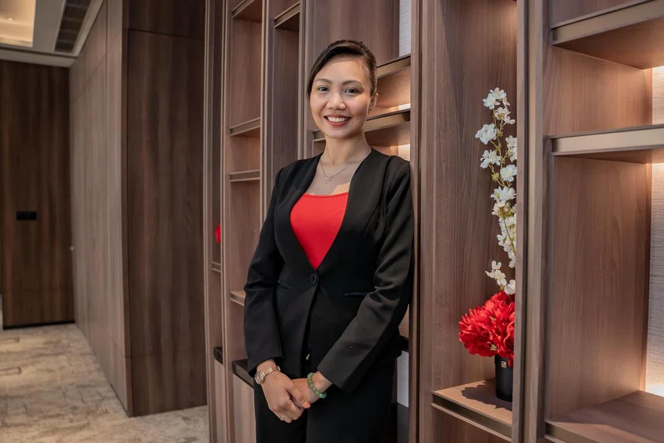 Cik Habibah Abdul Rahim, Eksekutif Operasi Hasil Jualan, Far East Hospitality, adalah contoh seorang wanita yang sentiasa ingin membentuk versi terbaik dirinya. Beliau pernah menjadi pembantu perkhidmatan tetamu dan tugasnya di Far East Hospitality mendedahkan beliau kepada pelbagai bidang perniagaan hospitaliti.