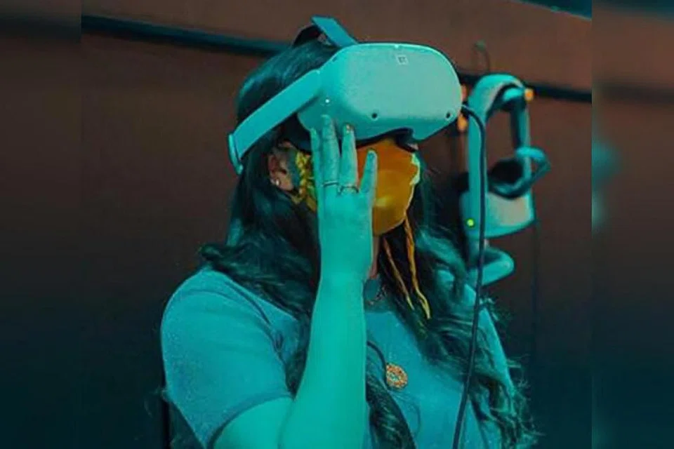 MINDA ARTIS: Pengalaman realiti maya (VR) tentang inspirasi disebalik karya seni Van Gogh, 'Bedroom at Arles' dan 'Starry Night Over the Rhone'.