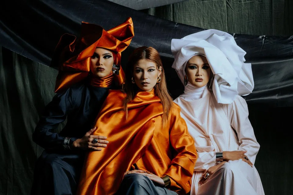 pakaian sopan, Nurul Izza Rahmat, rekaan fesyen Lasalle