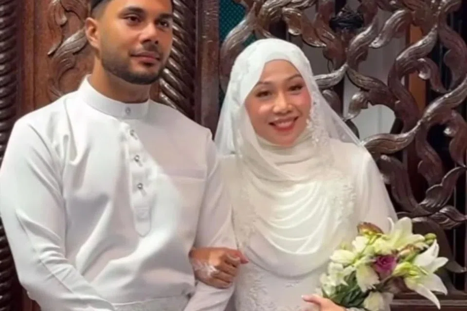 Pelakon Malaysia, Fikry Ibrahim (kiri), menjelaskan beliau tidak dipaksa berkahwin dengan Khalizah Alihan dan sebenarnya stres memikirkan tanggungjawab barunya sebagai suami.