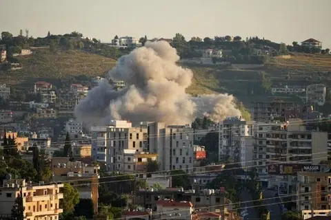 Kesan serangan Israel di selatan Lebanon pada 6 Jun. Hezbollah telah menolak perjanjian bagi menghentikan pertempuran di Lebanon.