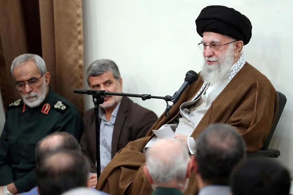 Pemimpin Tertinggi Iran, Encik Ayatollah Ali Khamenei, bercakap semasa satu mesyuarat di ibu kota Teheran pada 23 Oktober.