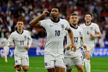 Jude Bellingham (dua dari kiri) meraikan gol yang dijaringkannya dalam perlawanan antara England dengan Serbia. 