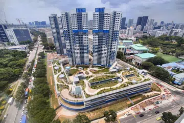 PROJEK SIAP: West Coast ParkView di Clementi, antara lima projek BTO 
yang tertangguh disebabkan pembubaran syarikat binaan Greatearth dua tahun lalu. 